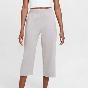 Nike yoga luxe cropped fleece pants